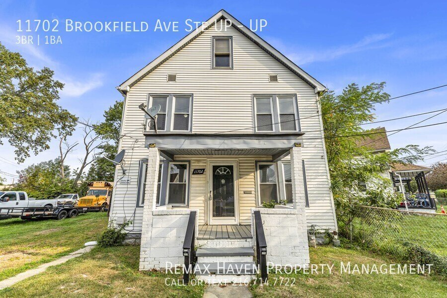 11702 Brookfield Ave | UP, Cleveland - Spacious 3-bed 1-bath multi-fam property image