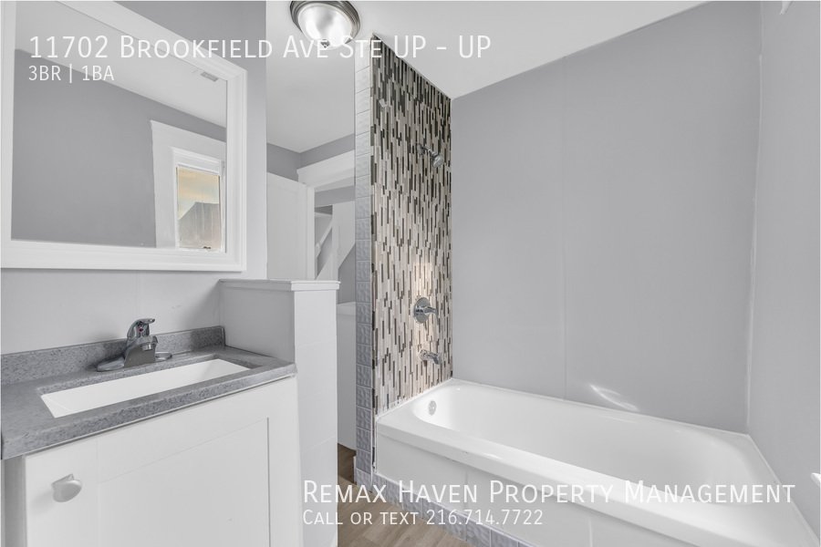 11702 Brookfield Ave | UP, Cleveland - Spacious 3-bed 1-bath multi-fam property image