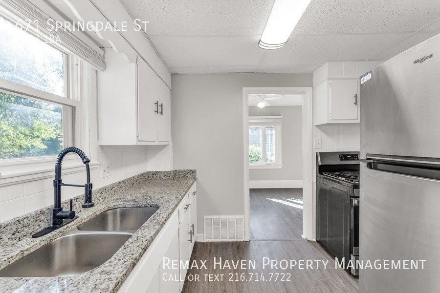 671 Springdale St, Akron - Spacious 2-bed 1-bath single-family home! property image