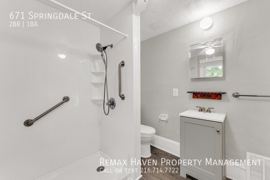 671 Springdale St, Akron - Spacious 2-bed 1-bath single-family home! property image