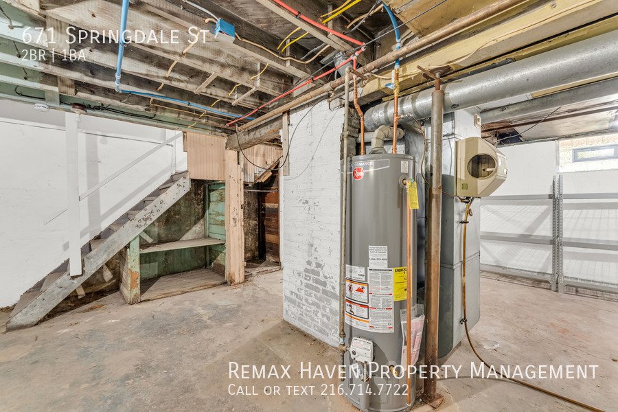 671 Springdale St, Akron - Spacious 2-bed 1-bath single-family home! property image