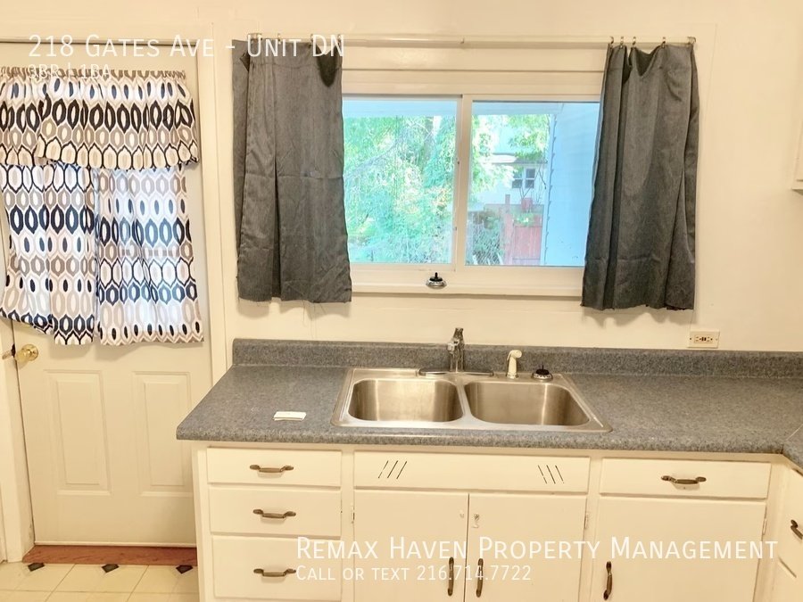 218 Gates Ave | DN, Elyria - Spacious 3-bed 1-bath multi-family home! property image