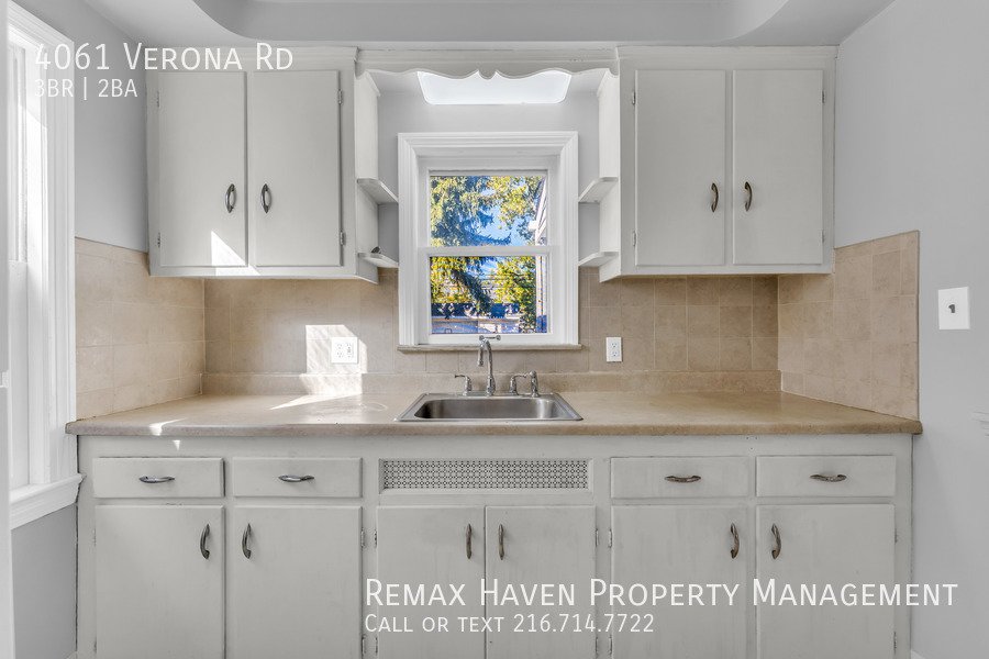 4061 Verona Rd, South Euclid - Spacious 3-bed 1.5-bath single-family h property image