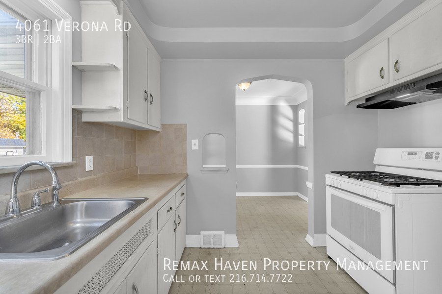 4061 Verona Rd, South Euclid - Spacious 3-bed 1.5-bath single-family h property image