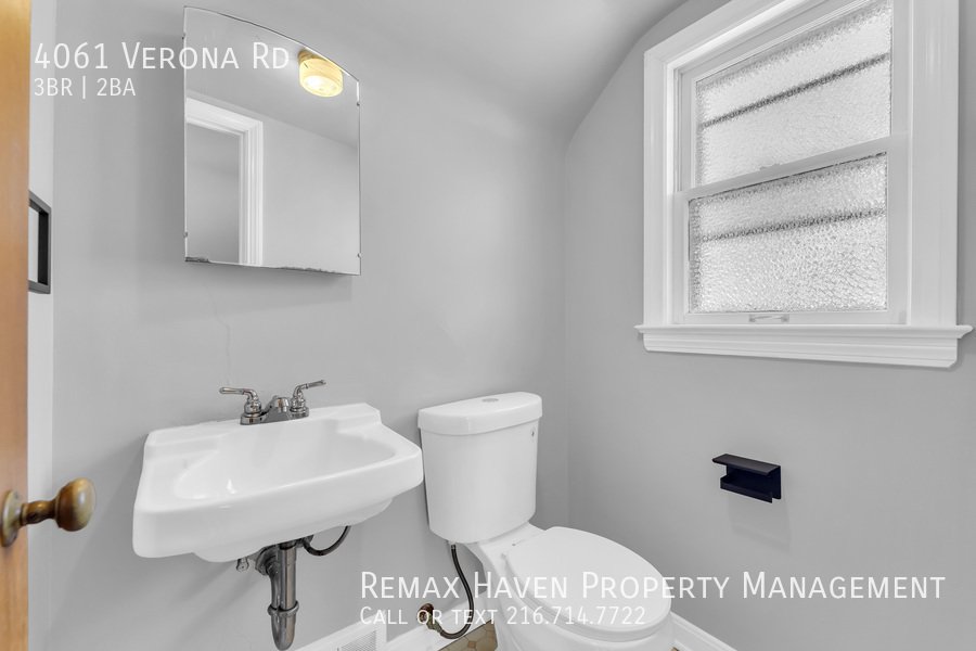 4061 Verona Rd, South Euclid - Spacious 3-bed 1.5-bath single-family h property image