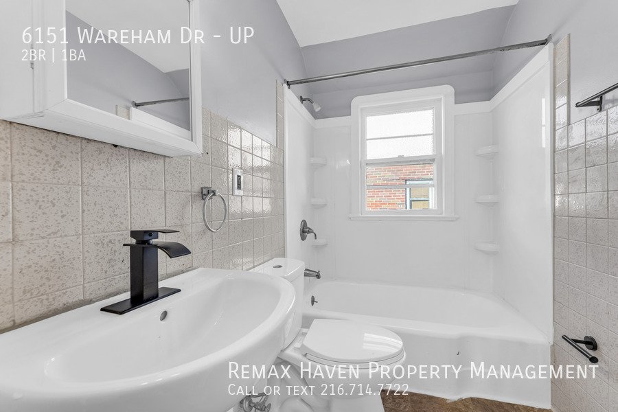 6151 Wareham Dr | UP, Parma - Spacious 2-bed 1-bath multi-family home! property image