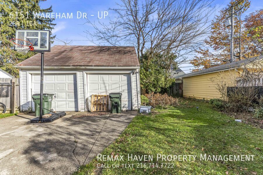 6151 Wareham Dr | UP, Parma - Spacious 2-bed 1-bath multi-family home! property image
