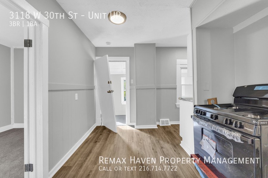 3118 W 30th St | UP, Cleveland - Spacious 3-bed 1-bath multi-family ho property image