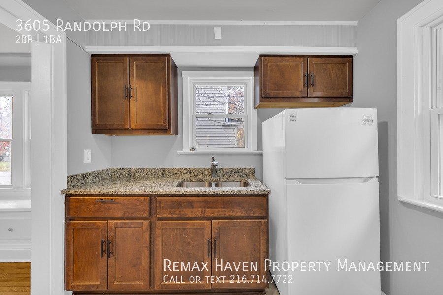 3605 Randolph Rd, Cleveland Heights - Spacious 2-bed 1-bath single-fam property image