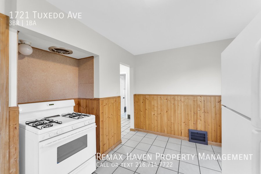 1721 Tuxedo Ave, Parma - Spacious 3-bed 1-bath single-family home! property image