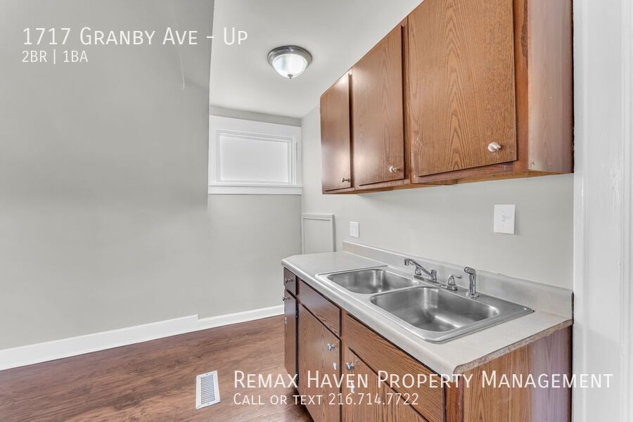 1717 Granby Ave | UP, Cleveland - Spacious 2-bed 1-bath multi-family home! property image