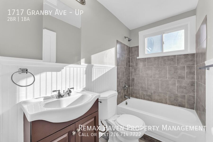 1717 Granby Ave | UP, Cleveland - Spacious 2-bed 1-bath multi-family home! property image