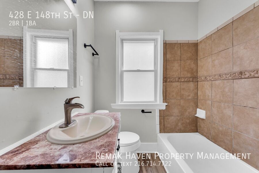 428 E 148th St | DN, Cleveland - Spacious 2 bed 1 bath multi-family home! property image