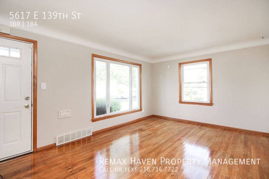 5617 E 139th St, Garfield Heights - Spacious 3-bed 1-bath single-family home! property image