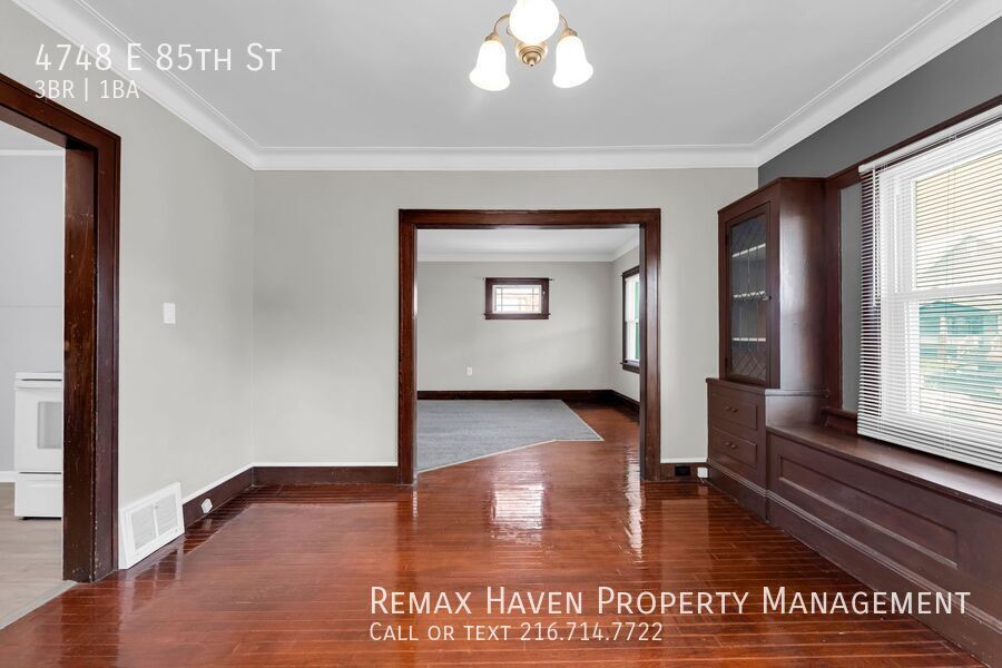 4748 E 85th St, Garfield Heights - Spacious 3-bed 1-bath single-family home! property image