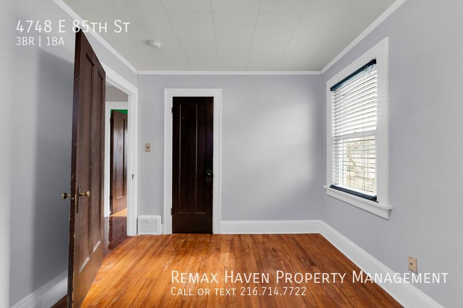 4748 E 85th St, Garfield Heights - Spacious 3-bed 1-bath single-family home! property image