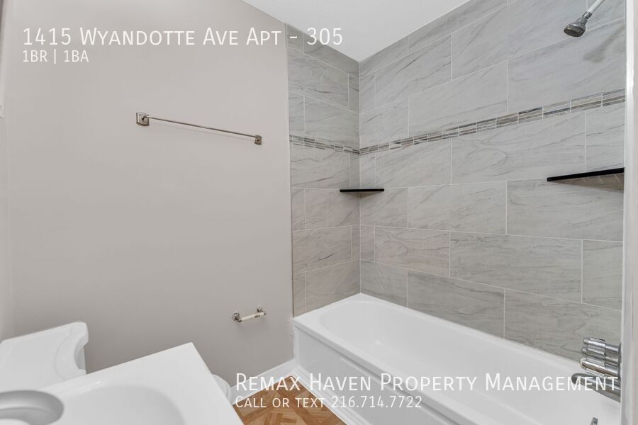 1415 Wyandotte Ave | Unit 305, Lakewood - Spacious 1-bed 1-bath apartment! property image