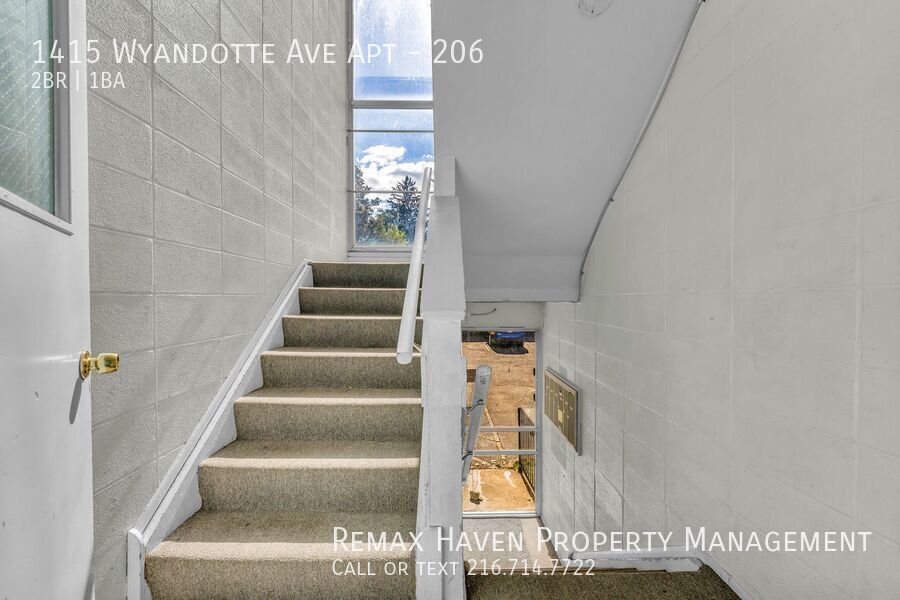1415 Wyandotte Ave | #206, Lakewood - Spacious 2-bed 1-bath multi-family home! Heat Included! property image