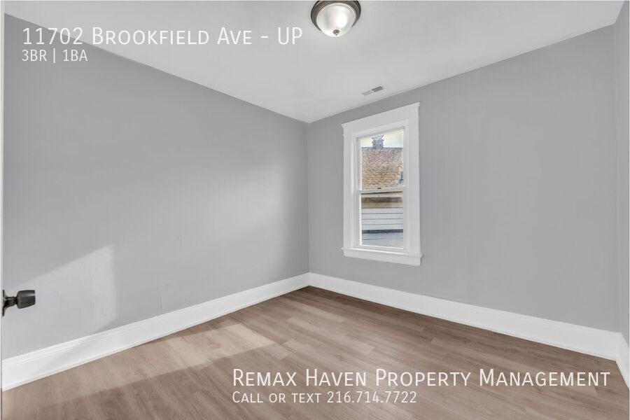 11702 Brookfield Ave | UP, Cleveland - Spacious 3-bed 1-bath multi-family home! property image