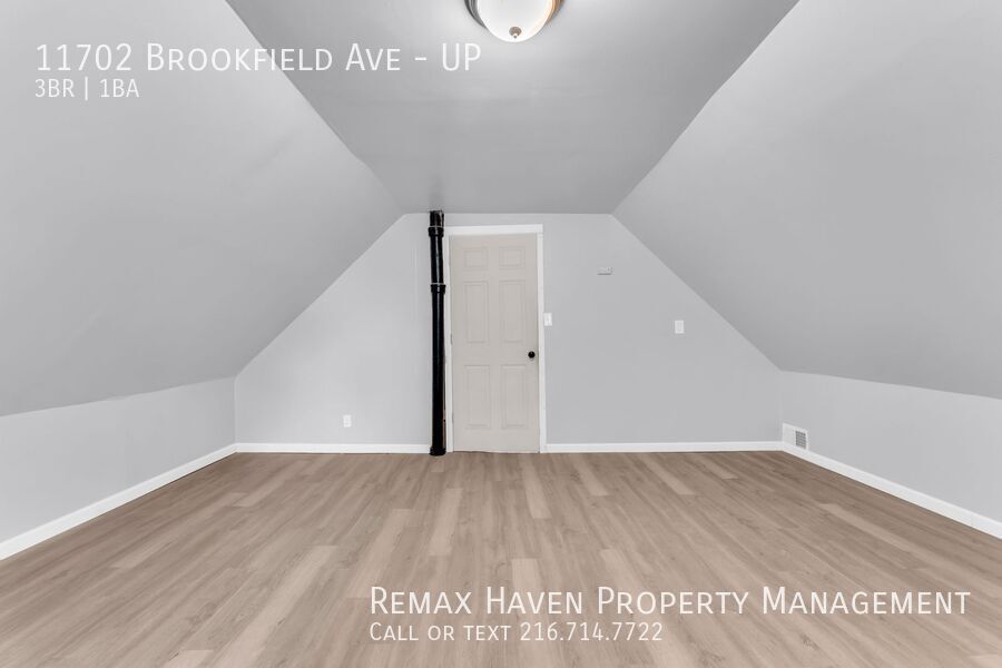 11702 Brookfield Ave | UP, Cleveland - Spacious 3-bed 1-bath multi-family home! property image