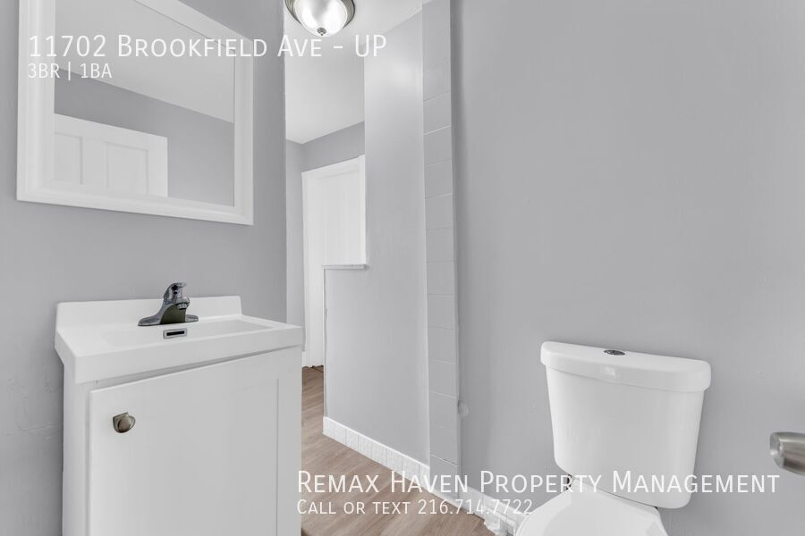 11702 Brookfield Ave | UP, Cleveland - Spacious 3-bed 1-bath multi-family home! property image