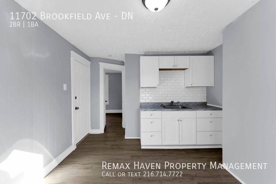 11702 Brookfield Ave | DN, Cleveland - Spacious 2-bed 1-bath multi-family home! property image