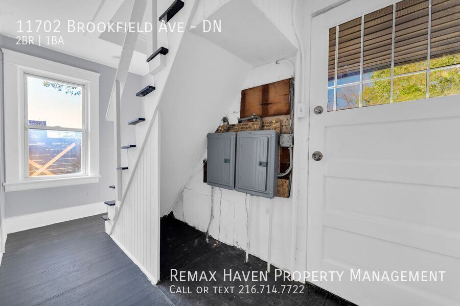 11702 Brookfield Ave | DN, Cleveland - Spacious 2-bed 1-bath multi-family home! property image