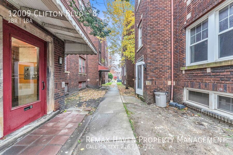 12009 Clifton Blvd | Apt#8, Lakewood - Spacious 2-bed 1-bath apartment! This rental comes with 1 des property image