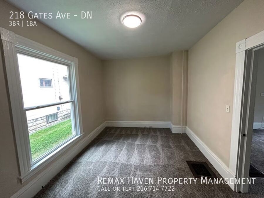 218 Gates Ave | DN, Elyria - Spacious 3-bed 1-bath multi-family home! property image