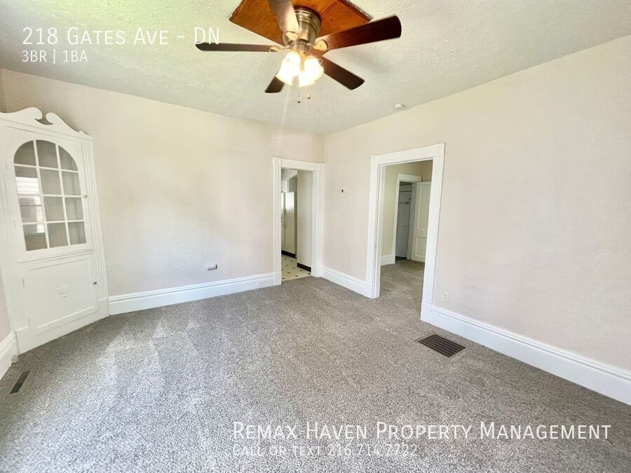 218 Gates Ave | DN, Elyria - Spacious 3-bed 1-bath multi-family home! property image