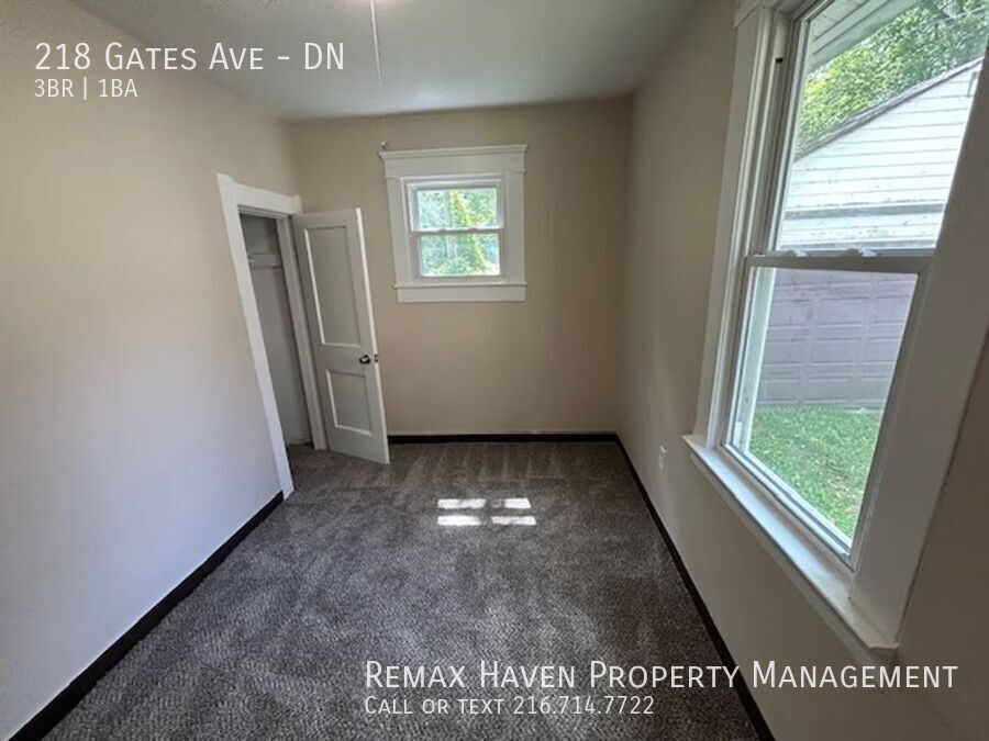 218 Gates Ave | DN, Elyria - Spacious 3-bed 1-bath multi-family home! property image