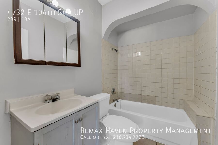 4732 E 104th St | UP, Garfield Heights - Spacious 2-bed 1-bath multi-family home! property image