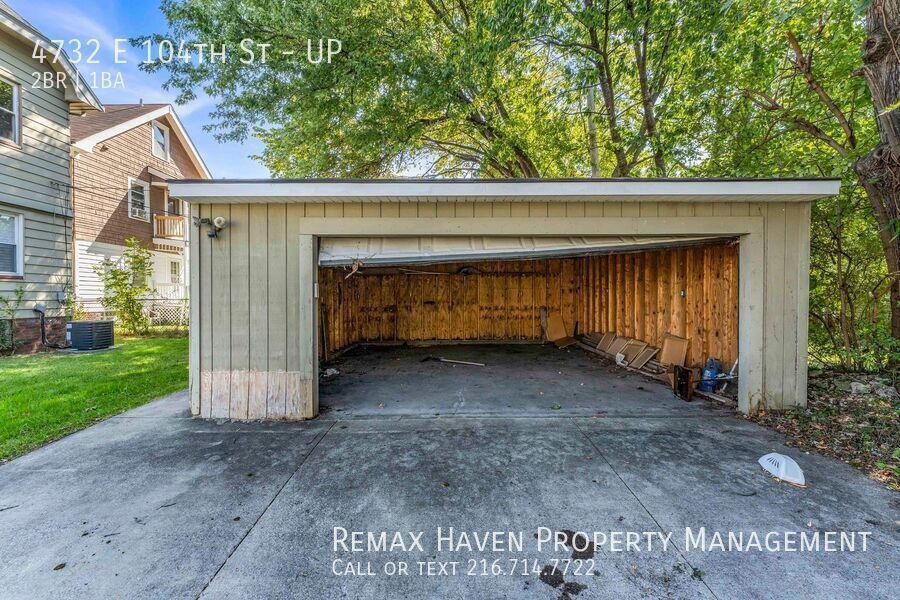 4732 E 104th St | UP, Garfield Heights - Spacious 2-bed 1-bath multi-family home! property image