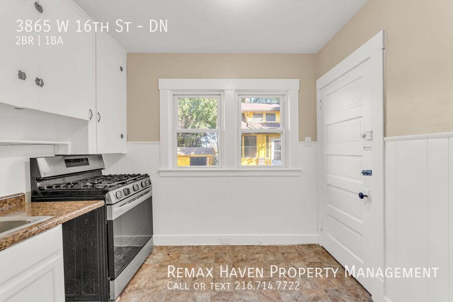 3865 W 16th St | DN, Cleveland - Spacious 2-bed 1-bath multi-family home! property image