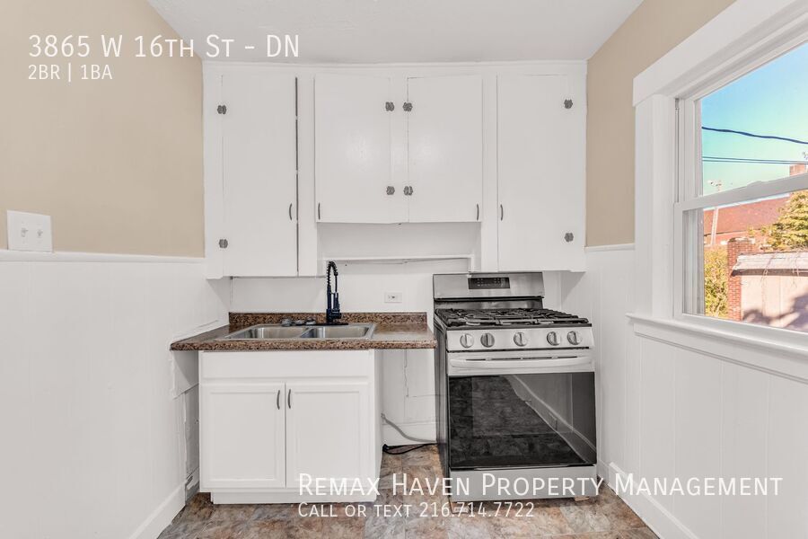 3865 W 16th St | DN, Cleveland - Spacious 2-bed 1-bath multi-family home! property image
