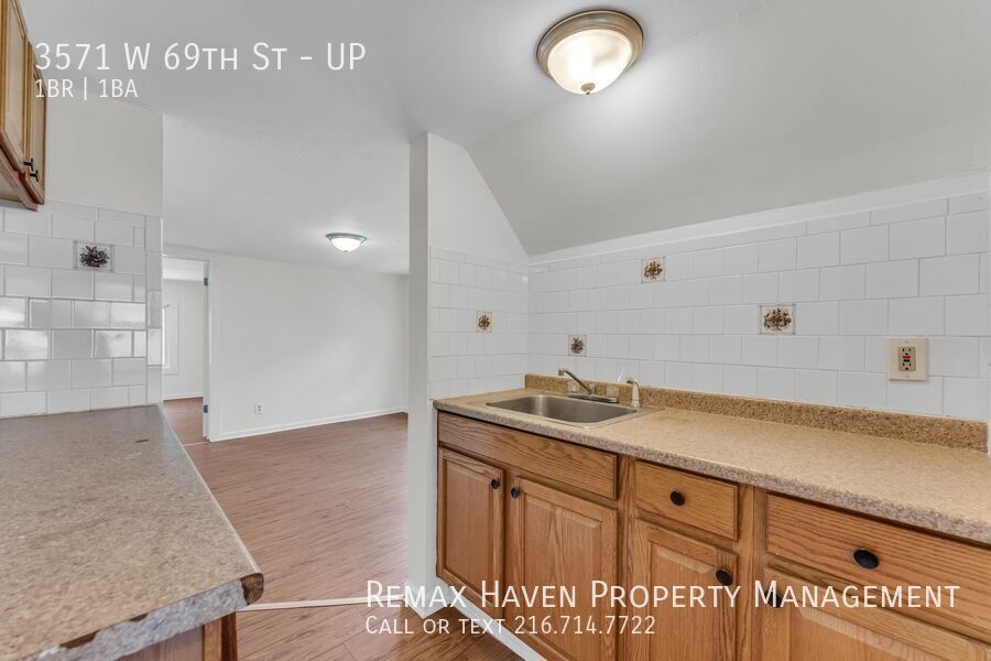 3571 W 69th St | UP, Cleveland - Spacious 1 bed 1 bath multi-family home! property image
