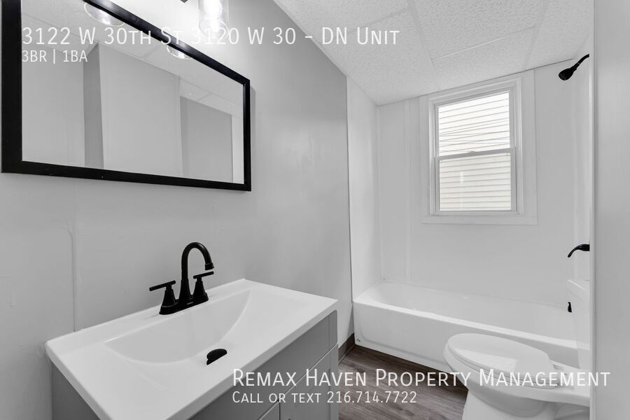 3120(3122) W 30th St | DN, Cleveland - Spacious 3-bed 1-bath multi-family home! property image
