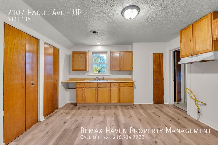 7107 Hague Ave | UP, Cleveland - Spacious 3-bed 1-bath multi-family home! property image