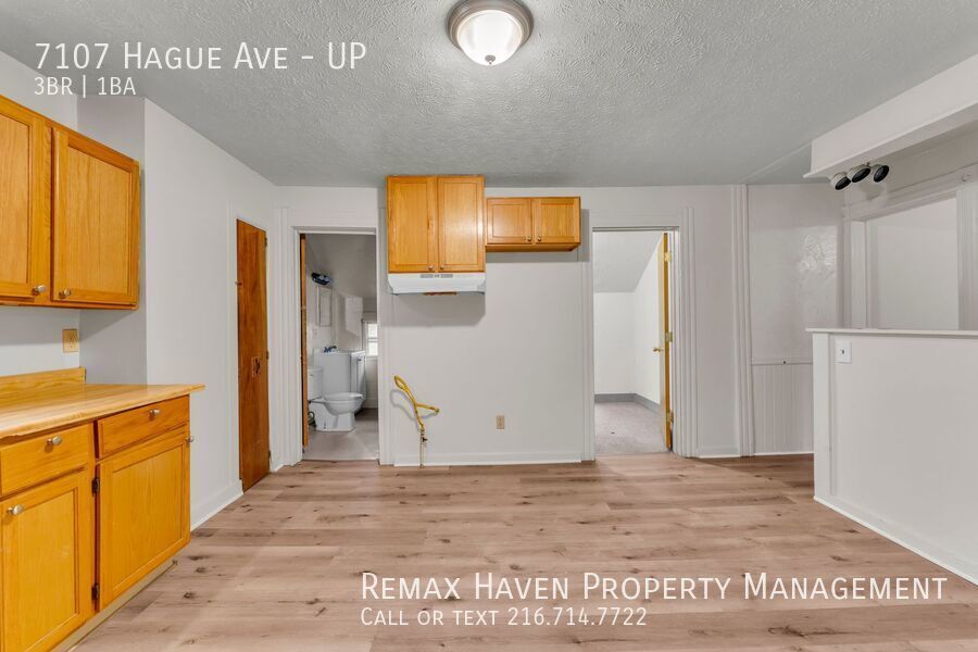 7107 Hague Ave | UP, Cleveland - Spacious 3-bed 1-bath multi-family home! property image