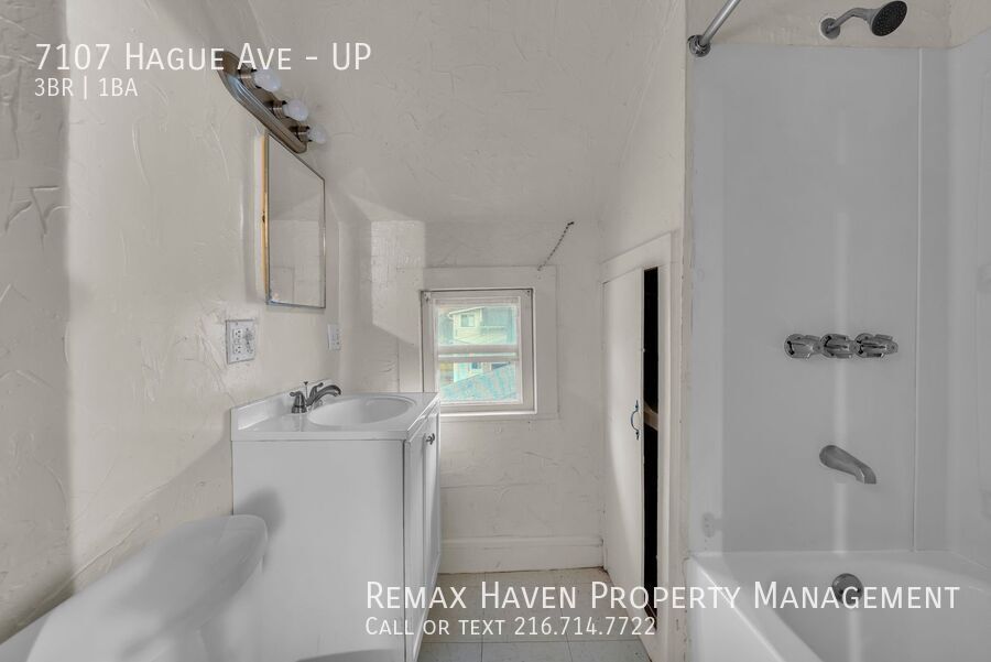 7107 Hague Ave | UP, Cleveland - Spacious 3-bed 1-bath multi-family home! property image