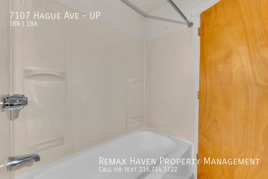 7107 Hague Ave | UP, Cleveland - Spacious 3-bed 1-bath multi-family home! property image