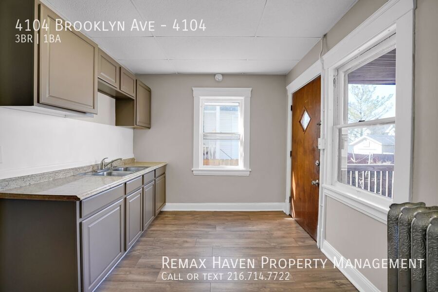 4104 Brooklyn Ave | Left Side, Cleveland - Spacious 3-bed 1-bath multi-family home! property image
