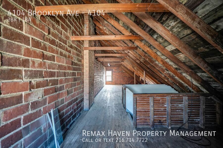 4104 Brooklyn Ave | Left Side, Cleveland - Spacious 3-bed 1-bath multi-family home! property image