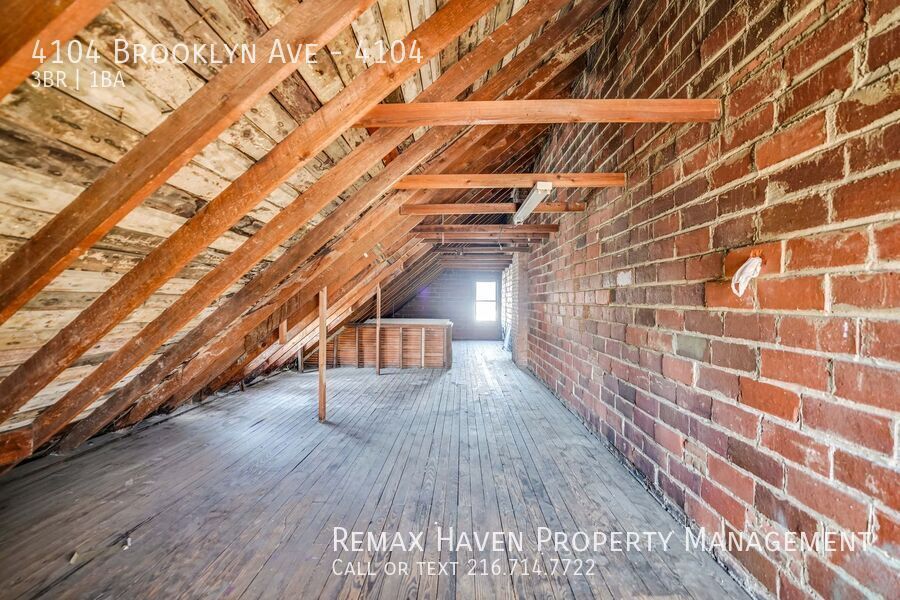 4104 Brooklyn Ave | Left Side, Cleveland - Spacious 3-bed 1-bath multi-family home! property image