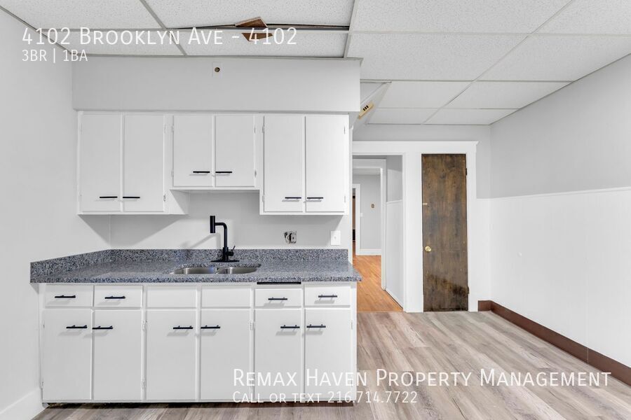 4102 Brooklyn Ave | Right Side, Cleveland - Spacious 3-bed 1-bath multi-family home! property image