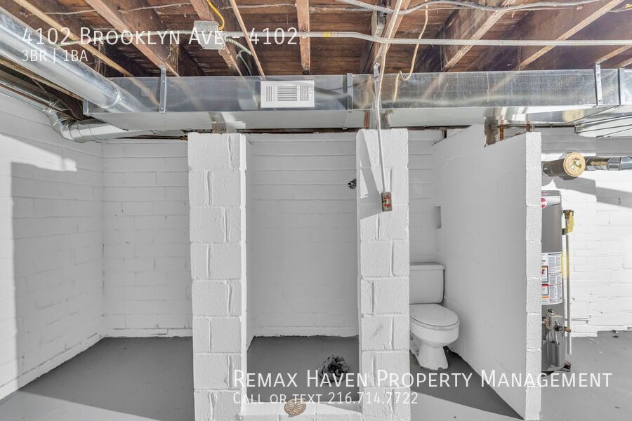 4102 Brooklyn Ave | Right Side, Cleveland - Spacious 3-bed 1-bath multi-family home! property image