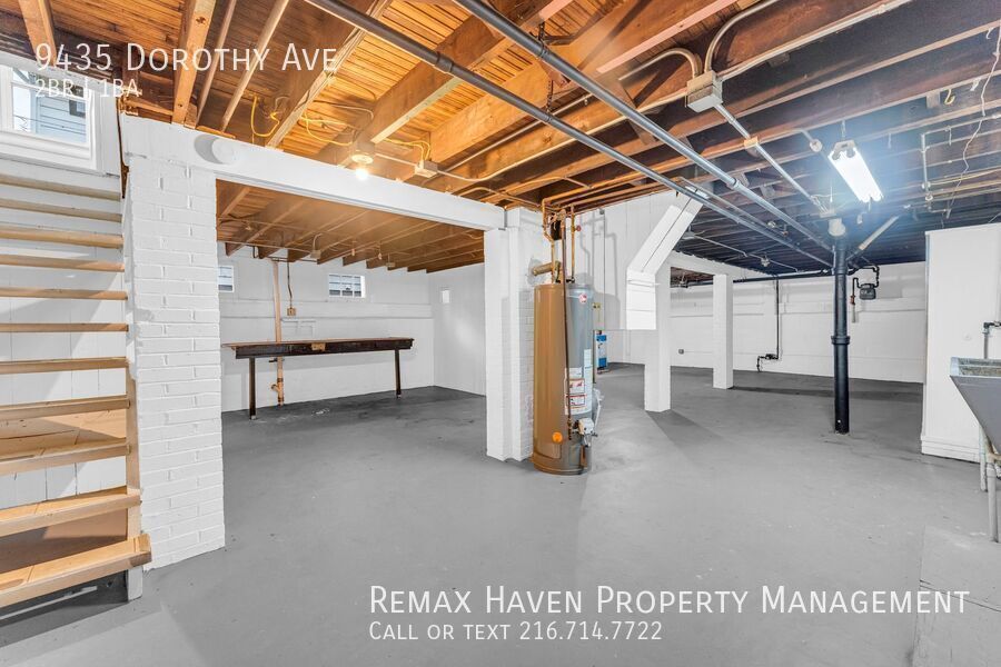 9435 Dorothy Ave, Garfield Heights - Spacious 2-bed 1-bath single-family home! property image