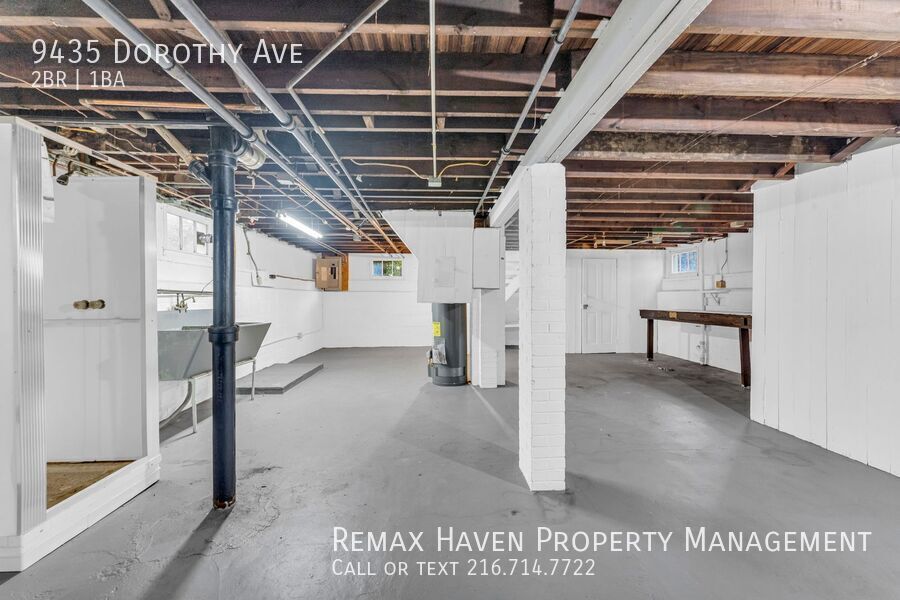 9435 Dorothy Ave, Garfield Heights - Spacious 2-bed 1-bath single-family home! property image