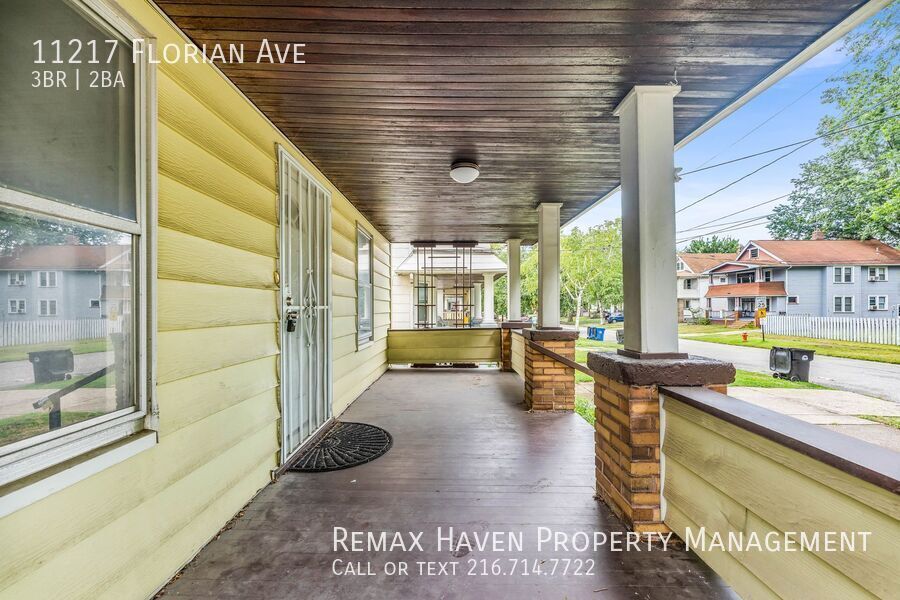 11217 Florian Ave, Cleveland  - Spacious 3 bed 2 bath single family home! property image