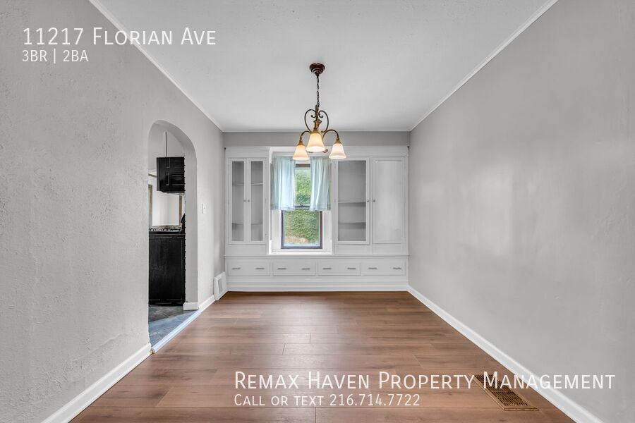 11217 Florian Ave, Cleveland  - Spacious 3 bed 2 bath single family home! property image